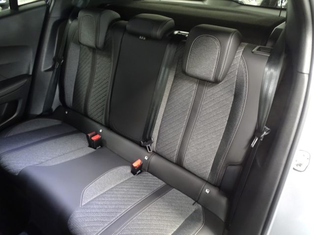 PEUGEOT 2008 usata, con Sedile posteriore sdoppiato