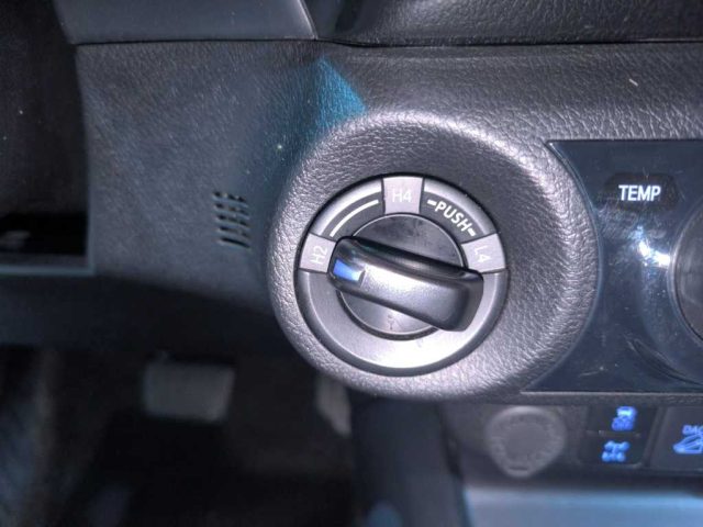 TOYOTA Hilux usata, con Riconoscimento dei segnali stradali