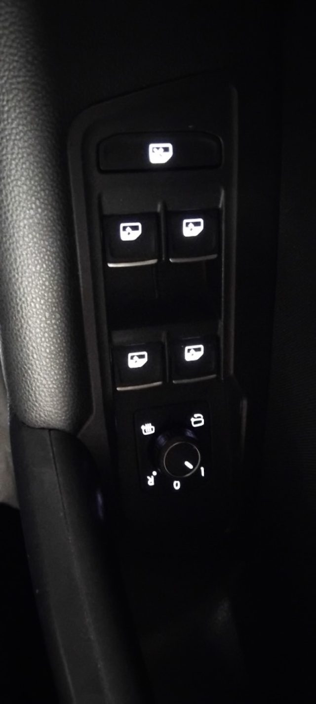 VOLKSWAGEN Tiguan usata, con Airbag testa