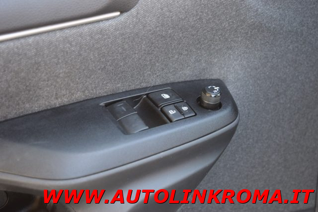 TOYOTA Yaris usata, con Touch screen