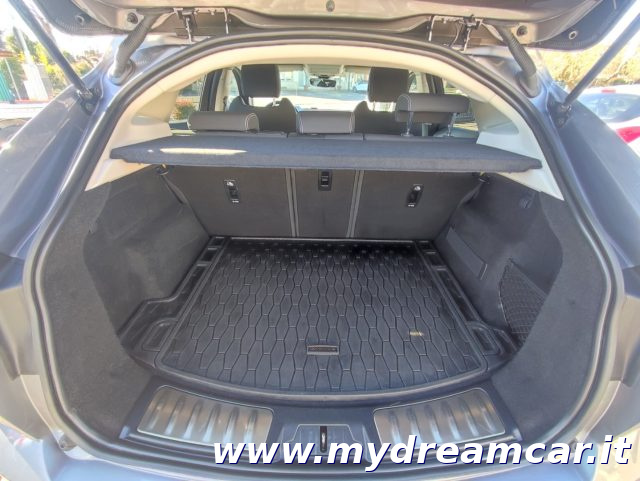 JAGUAR E-Pace usata, con Sensori di parcheggio posteriori