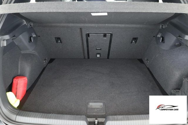 VOLKSWAGEN Golf usata, con Sensori di parcheggio posteriori