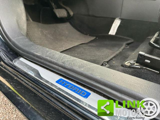 TOYOTA Auris usata, con Park Distance Control