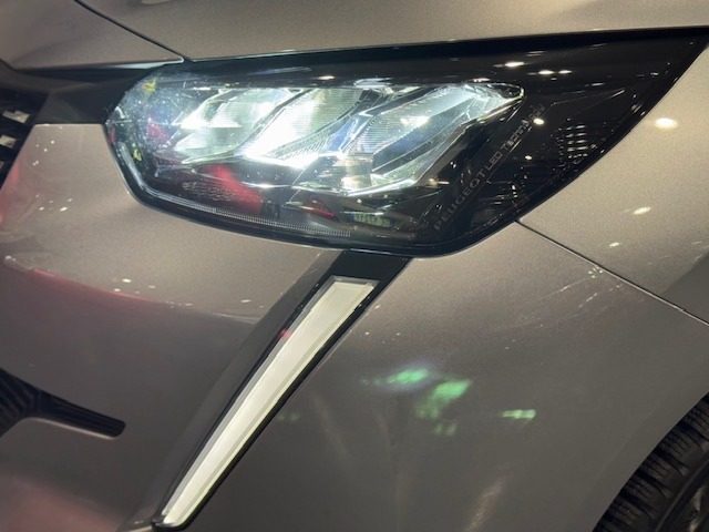 PEUGEOT 208 usata, con Fari LED