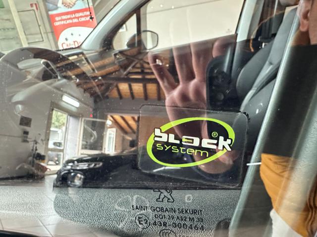 PEUGEOT 208 usata, con USB