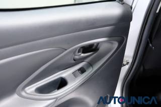 TOYOTA Yaris usata 39