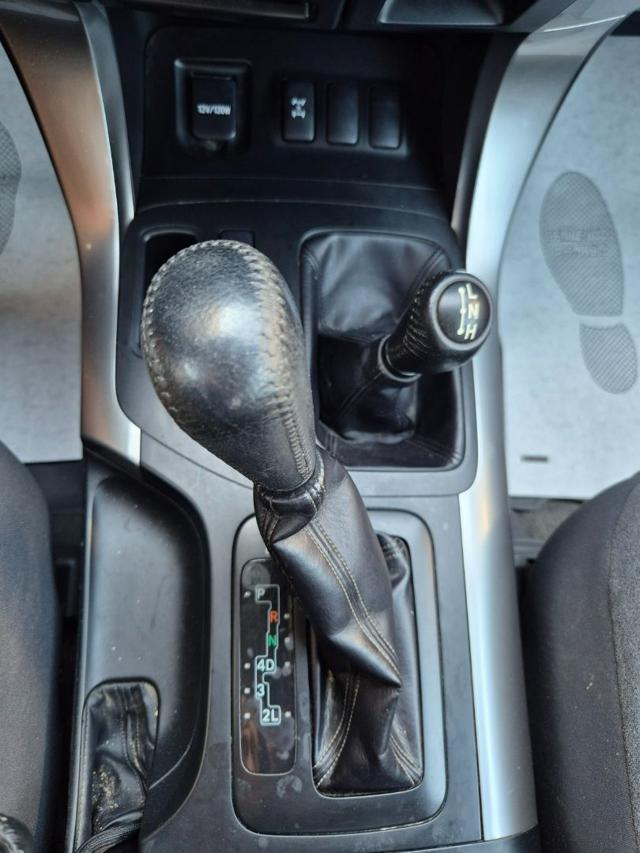 TOYOTA Land Cruiser usata, con Autoradio digitale