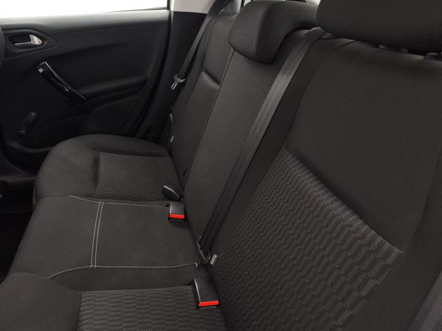 PEUGEOT 208 usata, con Sedile posteriore sdoppiato