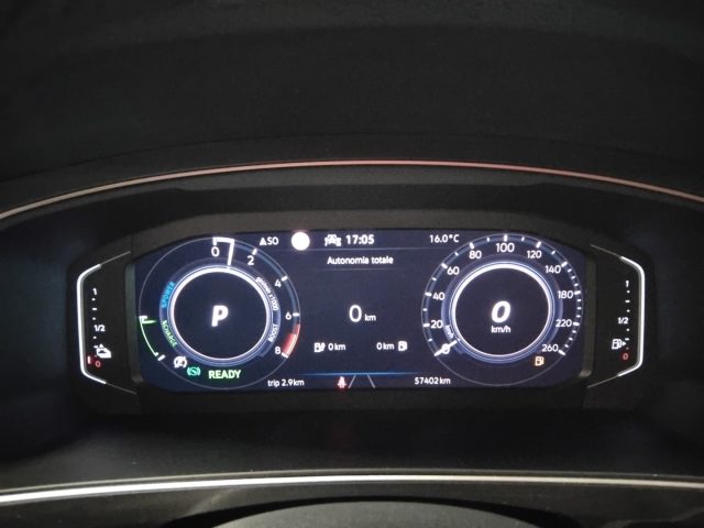 VOLKSWAGEN Tiguan usata, con Bracciolo