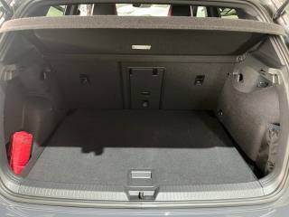 VOLKSWAGEN Golf usata, con USB