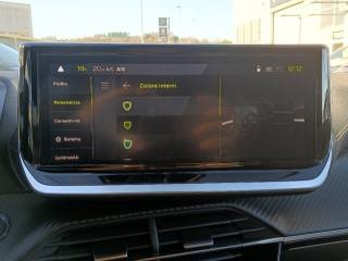 PEUGEOT 2008 usata, con Leve al volante