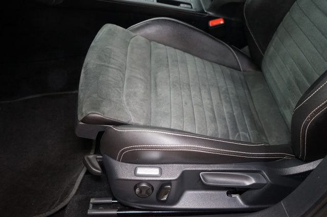 VOLKSWAGEN Passat Variant usata, con Fari LED