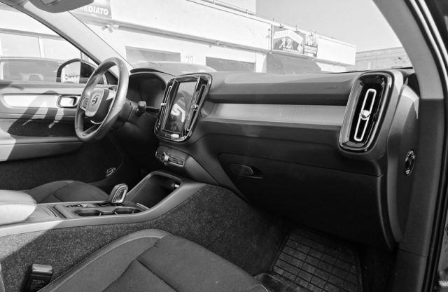 VOLVO XC40 usata, con Airbag laterali