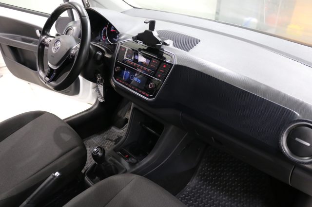 VOLKSWAGEN up! usata, con Autoradio digitale