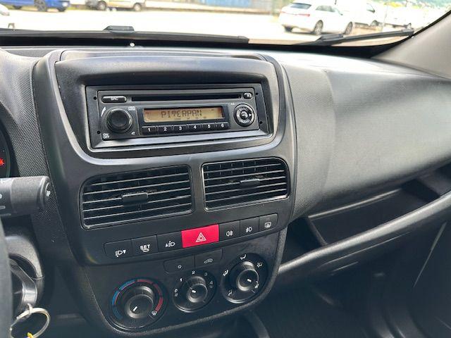 OPEL Combo usata, con Bracciolo
