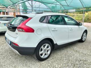 VOLVO V40 Cross Country usata, con Autoradio