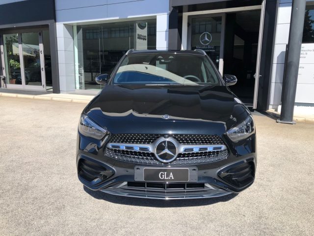 MERCEDES-BENZ GLA 200 usata, con Airbag