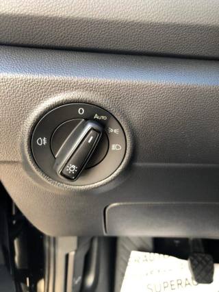 VOLKSWAGEN T-Roc usata, con USB