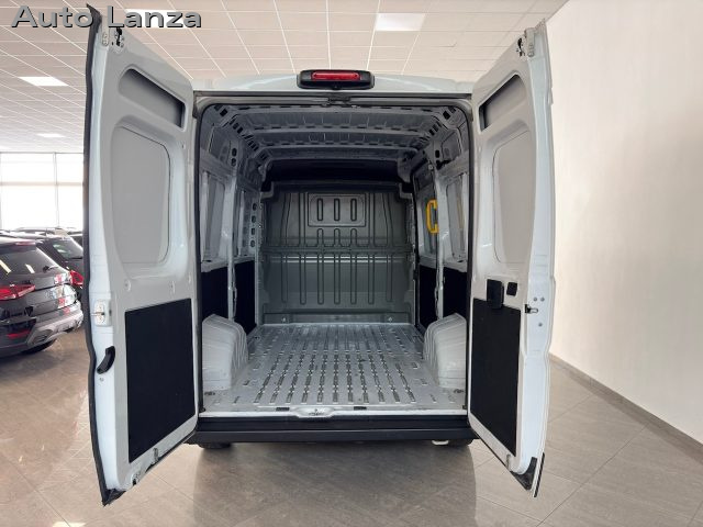PEUGEOT Boxer usata, con Autoradio