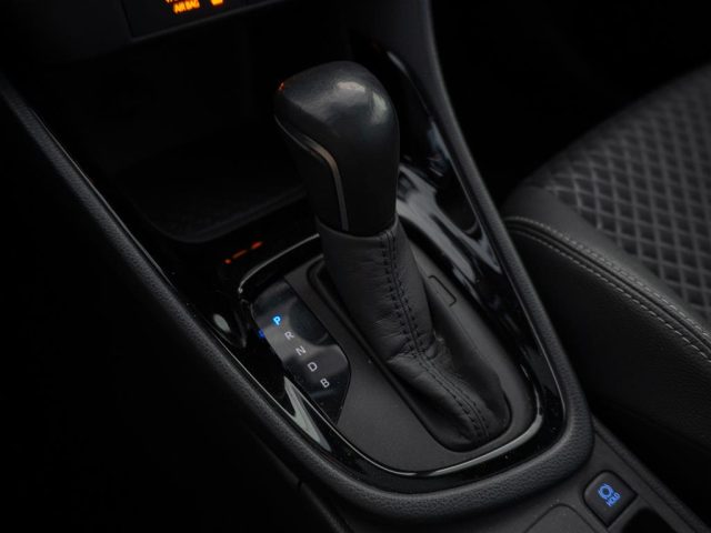 TOYOTA Yaris usata 16