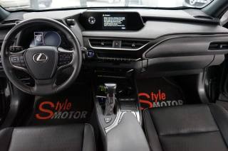 LEXUS UX 250h usata, con Autoradio