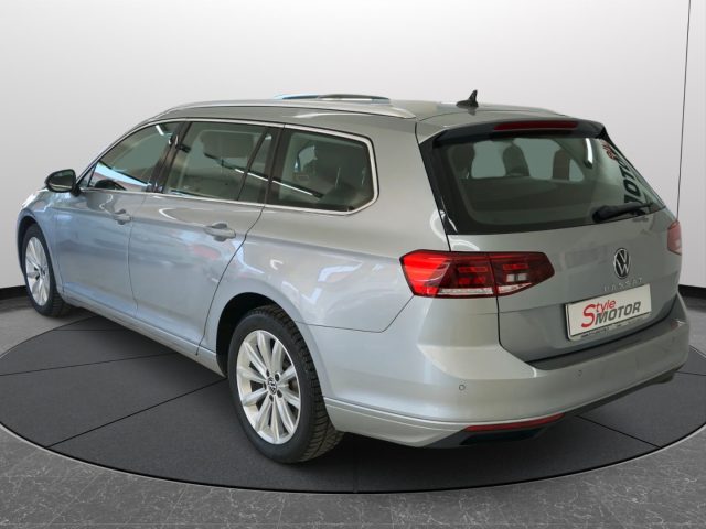VOLKSWAGEN Passat Variant usata, con Leve al volante