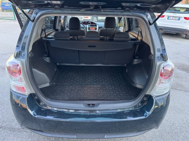 TOYOTA Verso usata, con Leve al volante