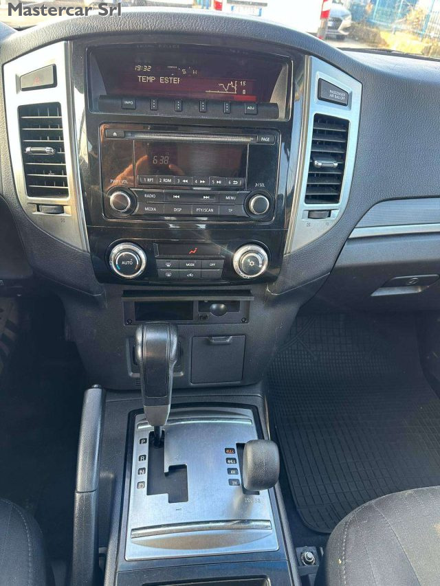 MITSUBISHI Pajero usata, con Sedile posteriore sdoppiato