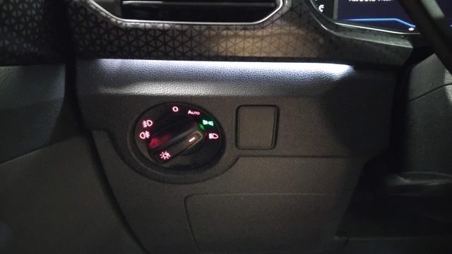 VOLKSWAGEN T-Cross usata 22