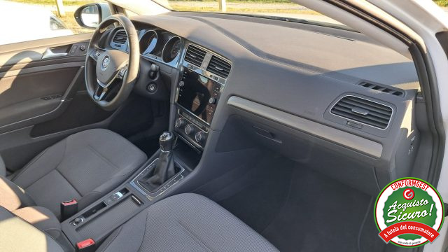 VOLKSWAGEN Golf usata, con USB