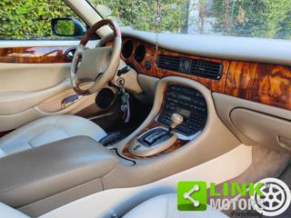 JAGUAR XJ8 usata 9