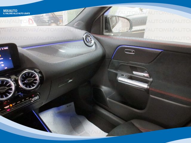 MERCEDES-BENZ GLA 200 usata, con Controllo automatico clima