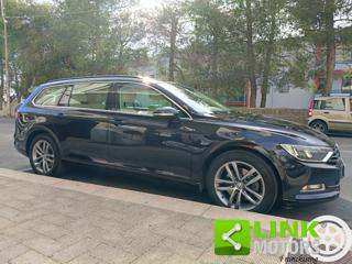 VOLKSWAGEN Passat Variant usata, con Luce d
