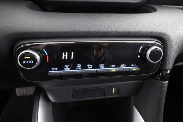 TOYOTA Yaris usata 13