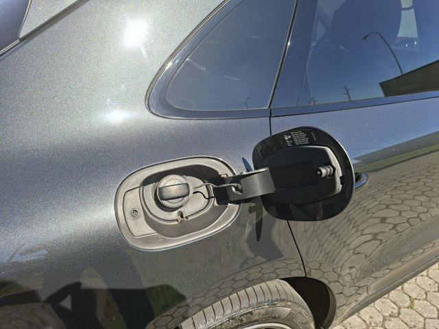 PORSCHE Macan usata, con Hill holder