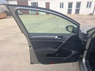 VOLKSWAGEN Golf usata, con Hill holder