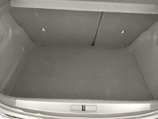 PEUGEOT 208 usata, con Sedile posteriore sdoppiato