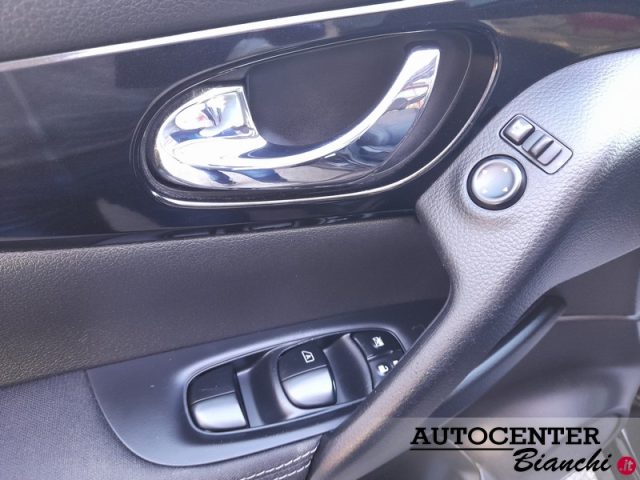 NISSAN Qashqai usata, con Fari LED