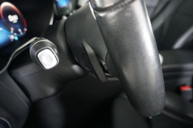 MERCEDES-BENZ C 220 usata, con Leve al volante