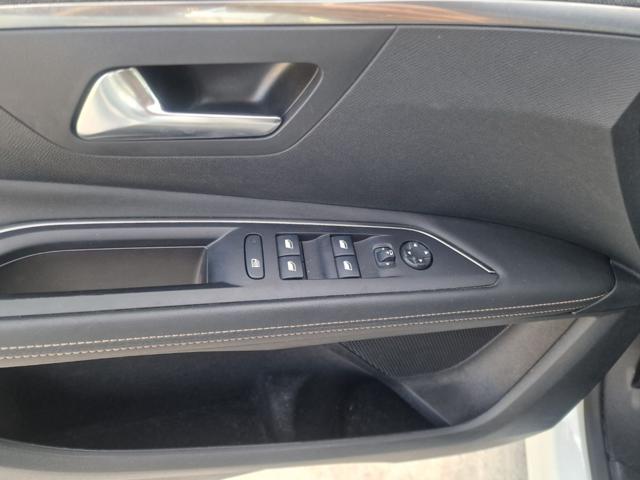 PEUGEOT 3008 usata, con Telecamera per parcheggio assistito
