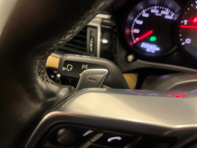 PORSCHE Macan usata, con Volante in pelle