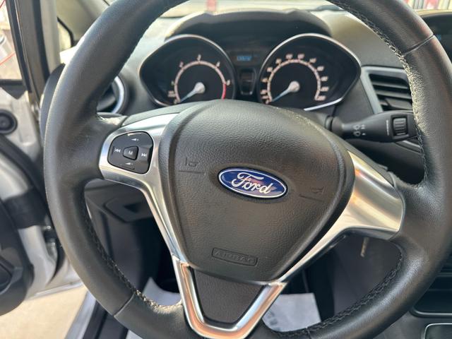 FORD Fiesta usata, con USB