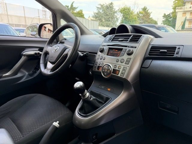 TOYOTA Verso usata, con USB