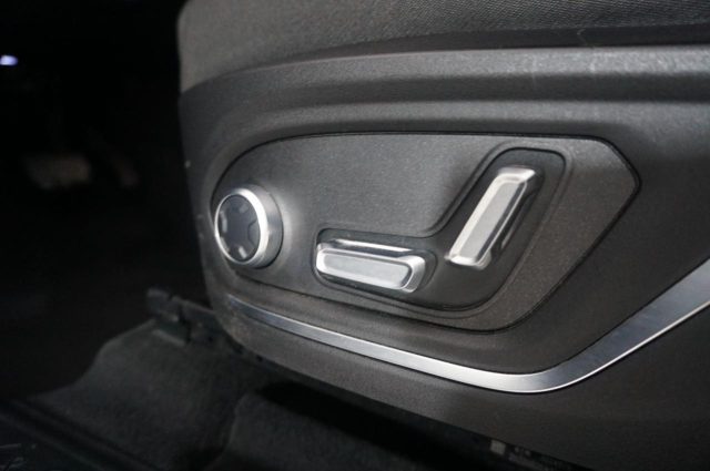 OTHERS-ANDERE OTHERS-ANDERE usata, con Regolazione elettrica sedili