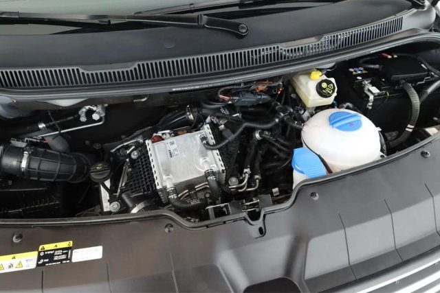 VOLKSWAGEN Caravelle usata, con Portellone posteriore elettrico