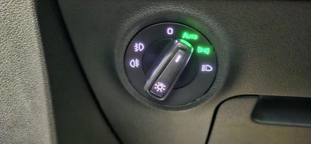 SKODA Karoq usata, con Sedile posteriore sdoppiato