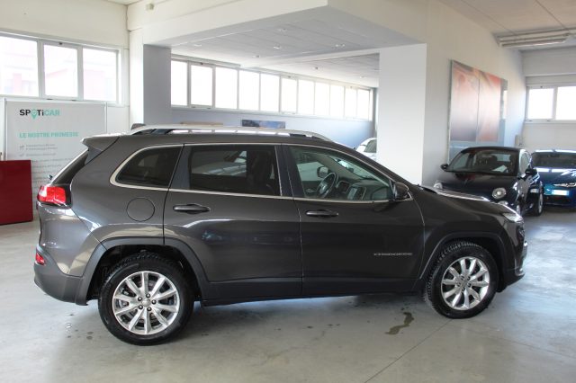 JEEP Cherokee usata, con Autoradio