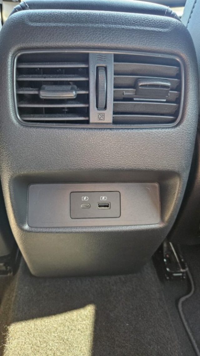 NISSAN Qashqai usata, con Fari LED