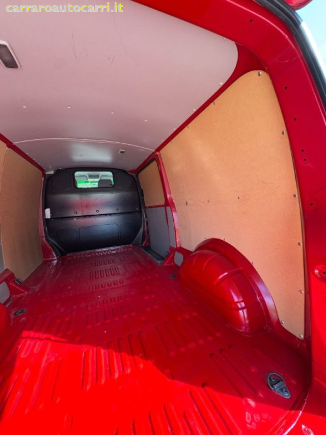 VOLKSWAGEN Transporter usata, con MP3