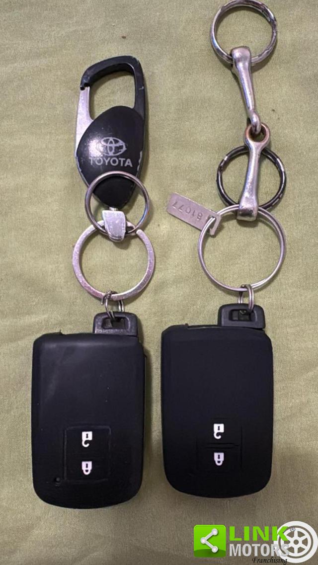 TOYOTA Yaris usata 39